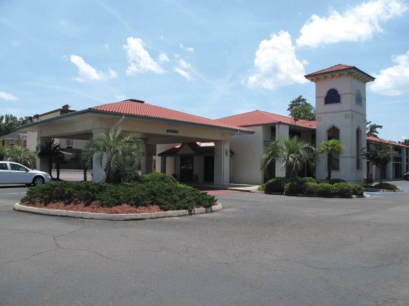 Econo Lodge Savannah Exterior photo